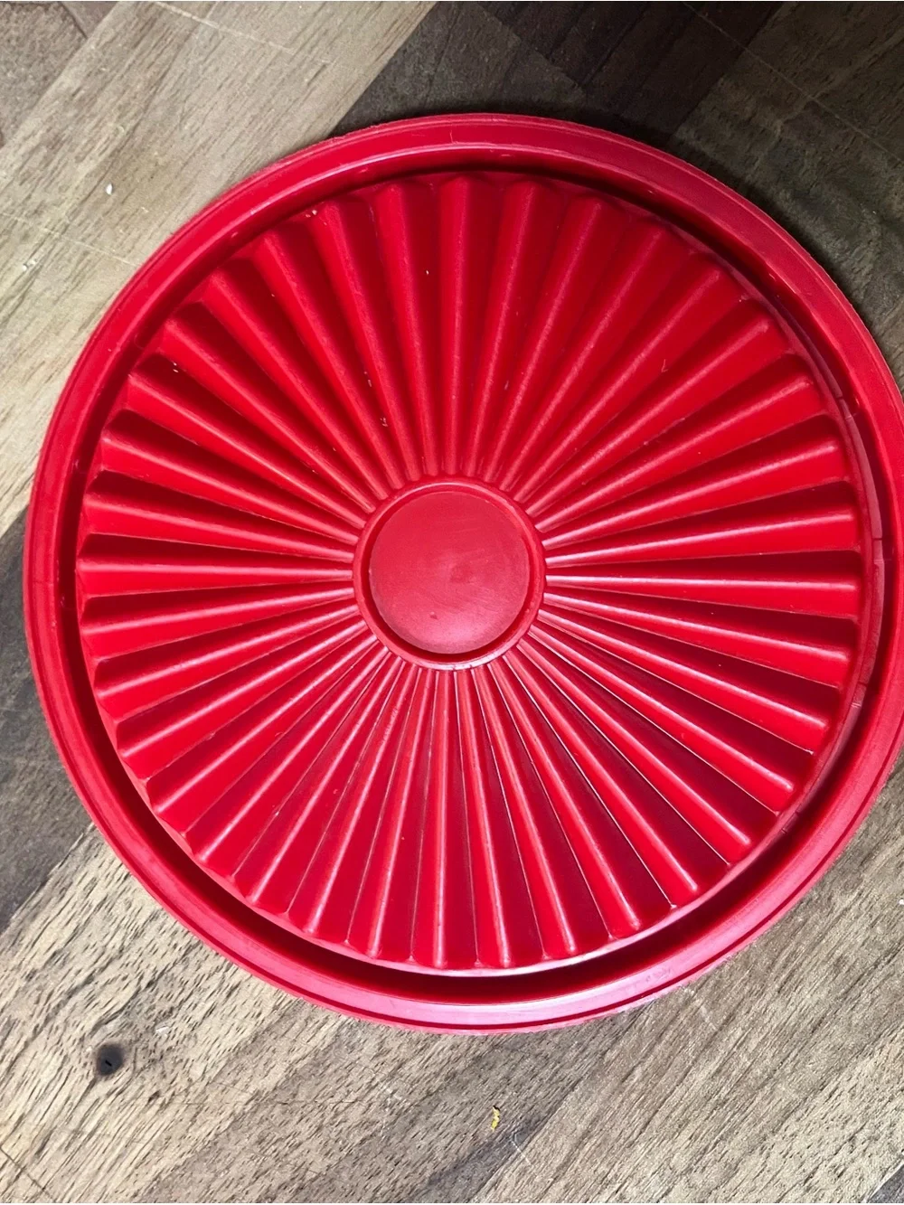 Vintage Tupperware Servalier Starburst Lid, Model 812-34, Red